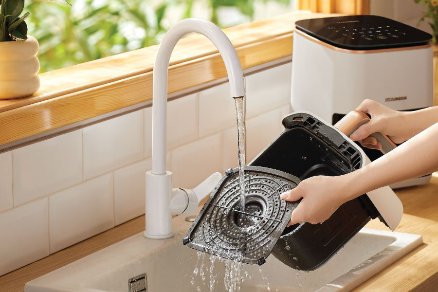 SGS Certified PFOA & BPA Free, terbuat dari material yang aman untuk makanan dan mudah dibersihkan.