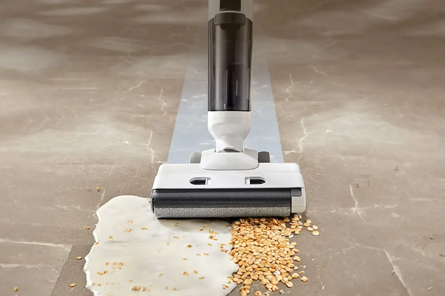 U-Stik Duo memiliki fungsi vacuum dan pel, all in one step.