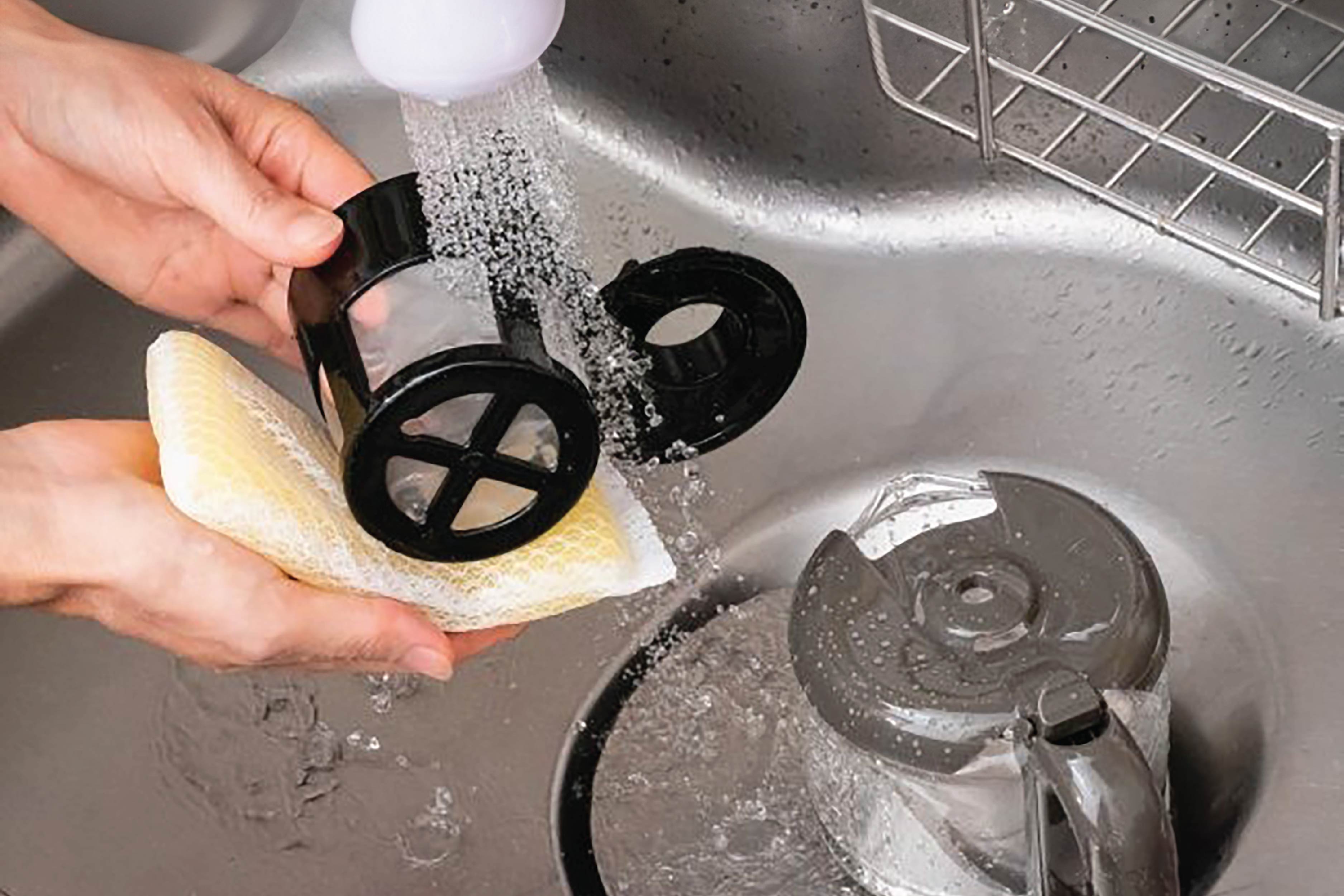 Komponen mesin kopi mudah dilepas dan dibersihkan.